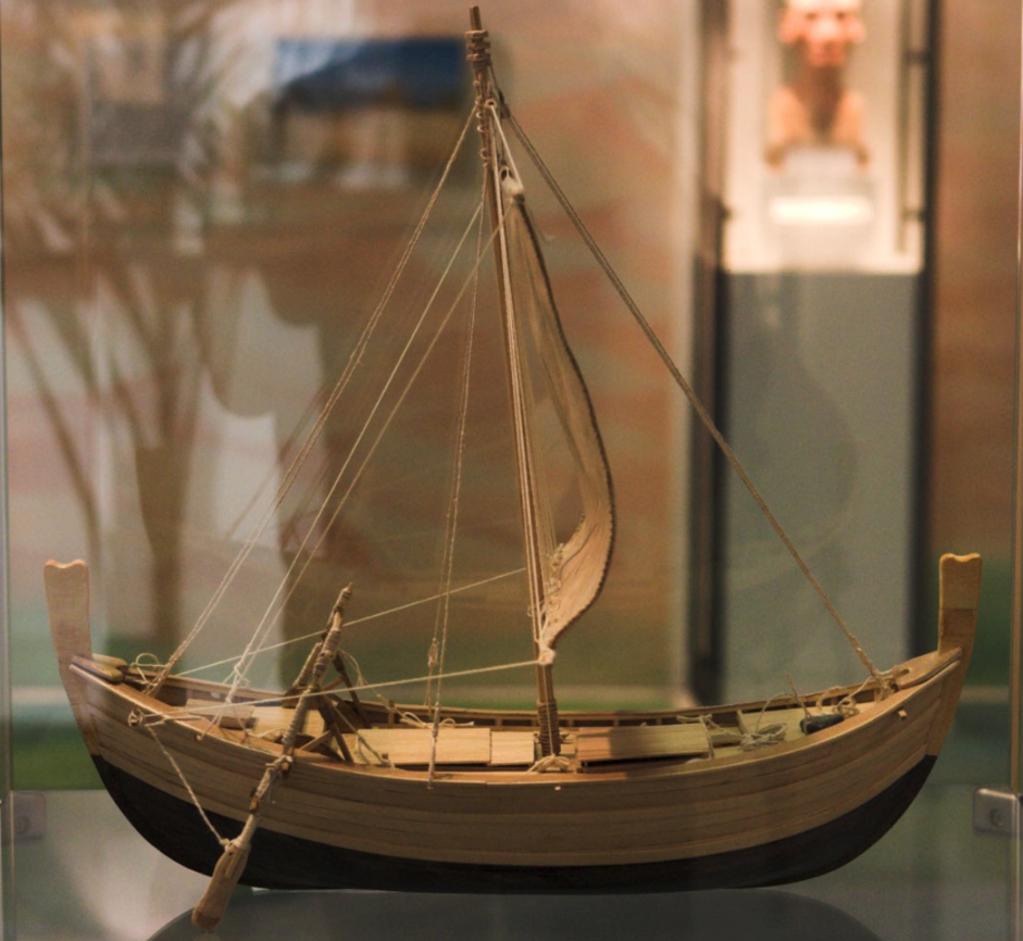 Model of the Uluburun ship.