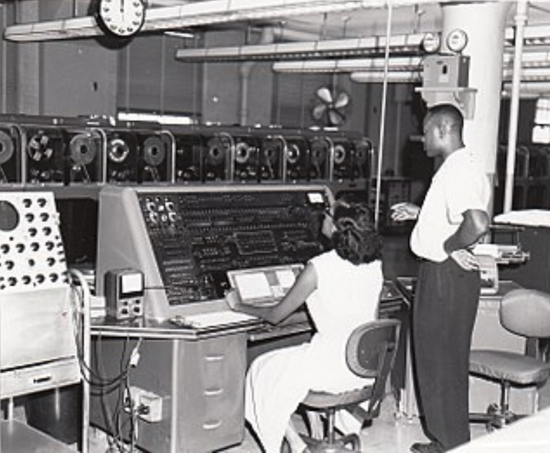 Univac I at Census Bureau with two operators ca. 1960. If this date is accurate it is notable that the system had not been replaced by that date.