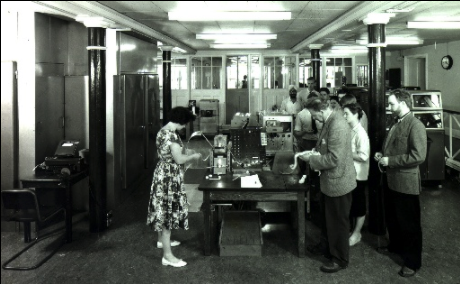 photo of EDSAC 2 with users in 1960