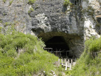 The exterior of the Denivosa Cave