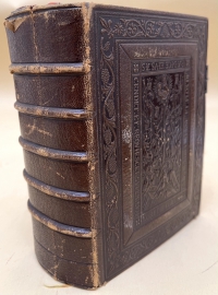 This is the binding as it was when I originally received the book. My intention was to have it refurbished. 