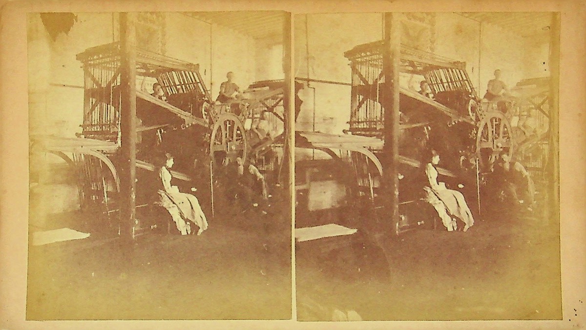 Stereo image: 90 x 160 mm. Mount: 100 x 178 mm.