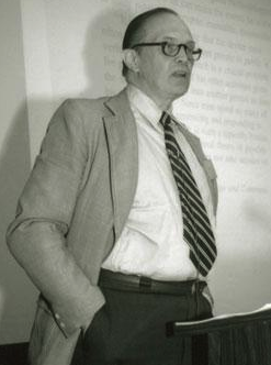 George Armitage Miller speaking at the first annual meeting of the Association for Psychological Science in 1989.