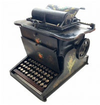 A Sholes & Glidden typewriter.