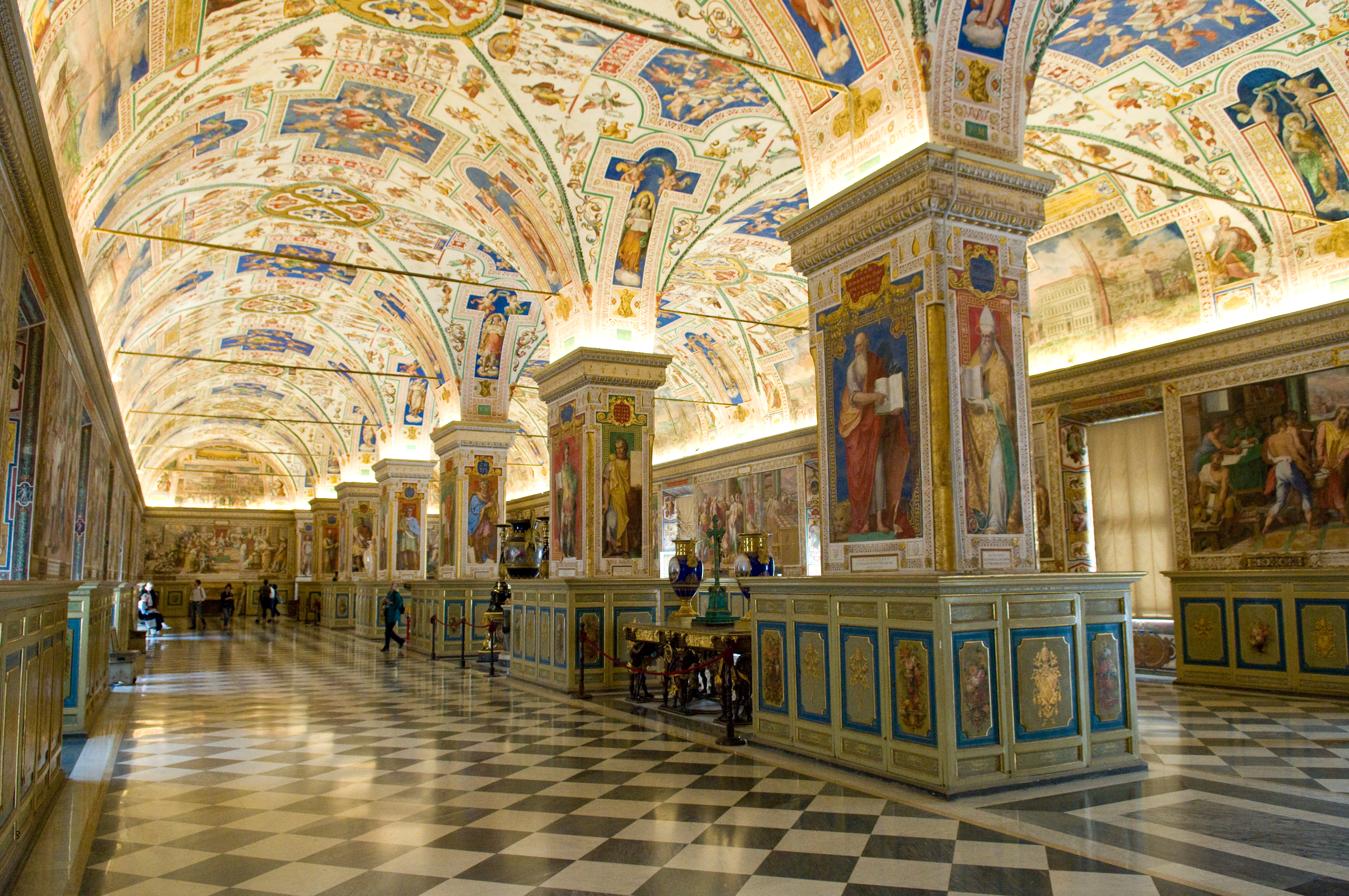 The Sistine Hall of the Vatican Library (2994335291)
